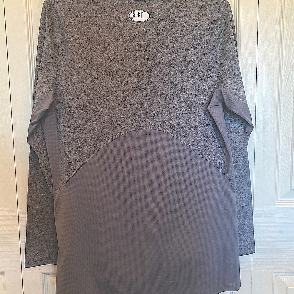 Men’s under armor, long sleeve cold gear.
